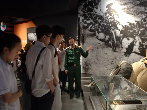 Ngắm nước mình qua lăng kính Bảo tàng Lịch sử Quân sự Việt Nam