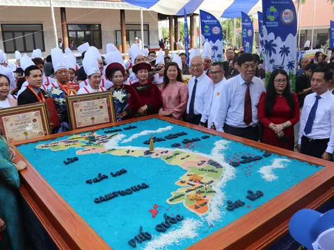 Cần Thơ xác lập kỷ lục “Bản đồ Việt Nam” từ xôi nước cốt dừa lớn nhất Việt Nam