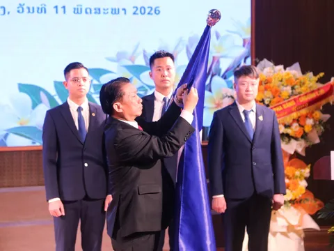 Trường Đại học Hạ Long được Nhà nước Lào tặng Huy chương Lao động