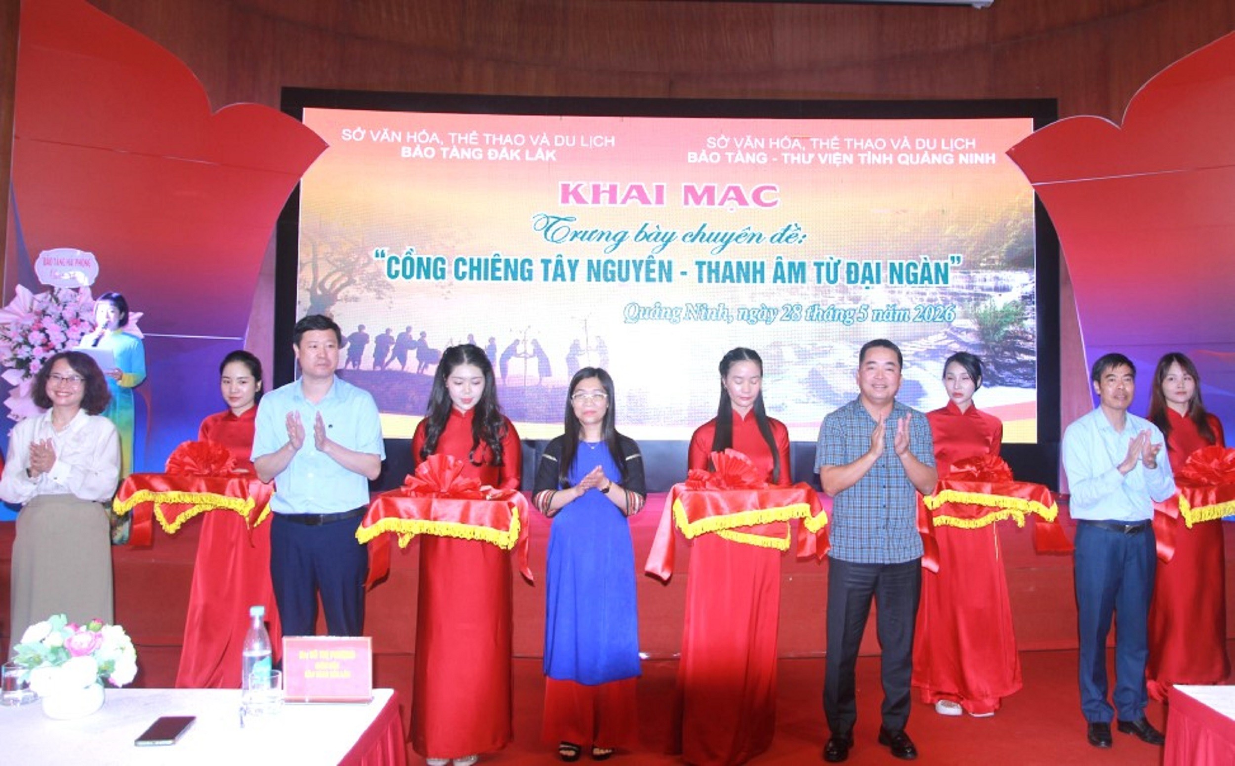 cac-dai-bieu-cat-bang-khai-mac-trien-lam2-1780026772.jpg