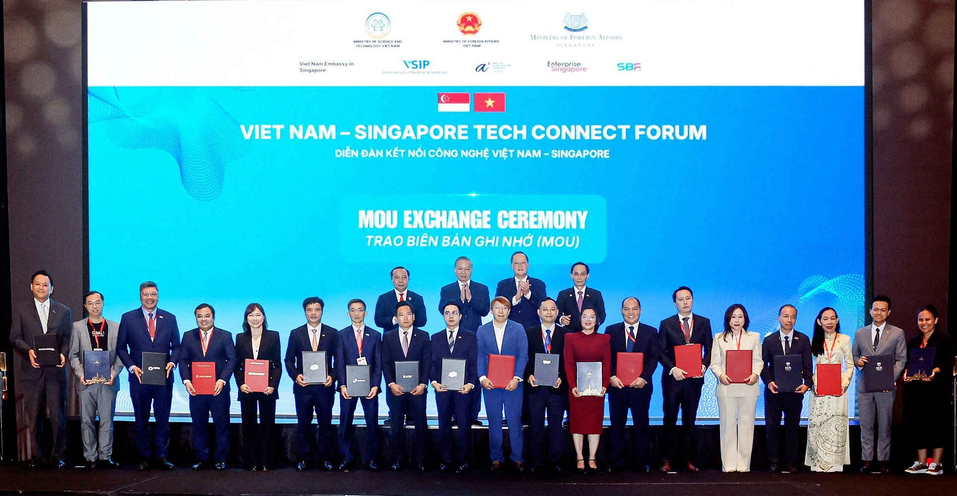 a2-singapore-mou-vinpearl-1780064804 a2-singapore-mou-vinpearl-1780064804.jpg