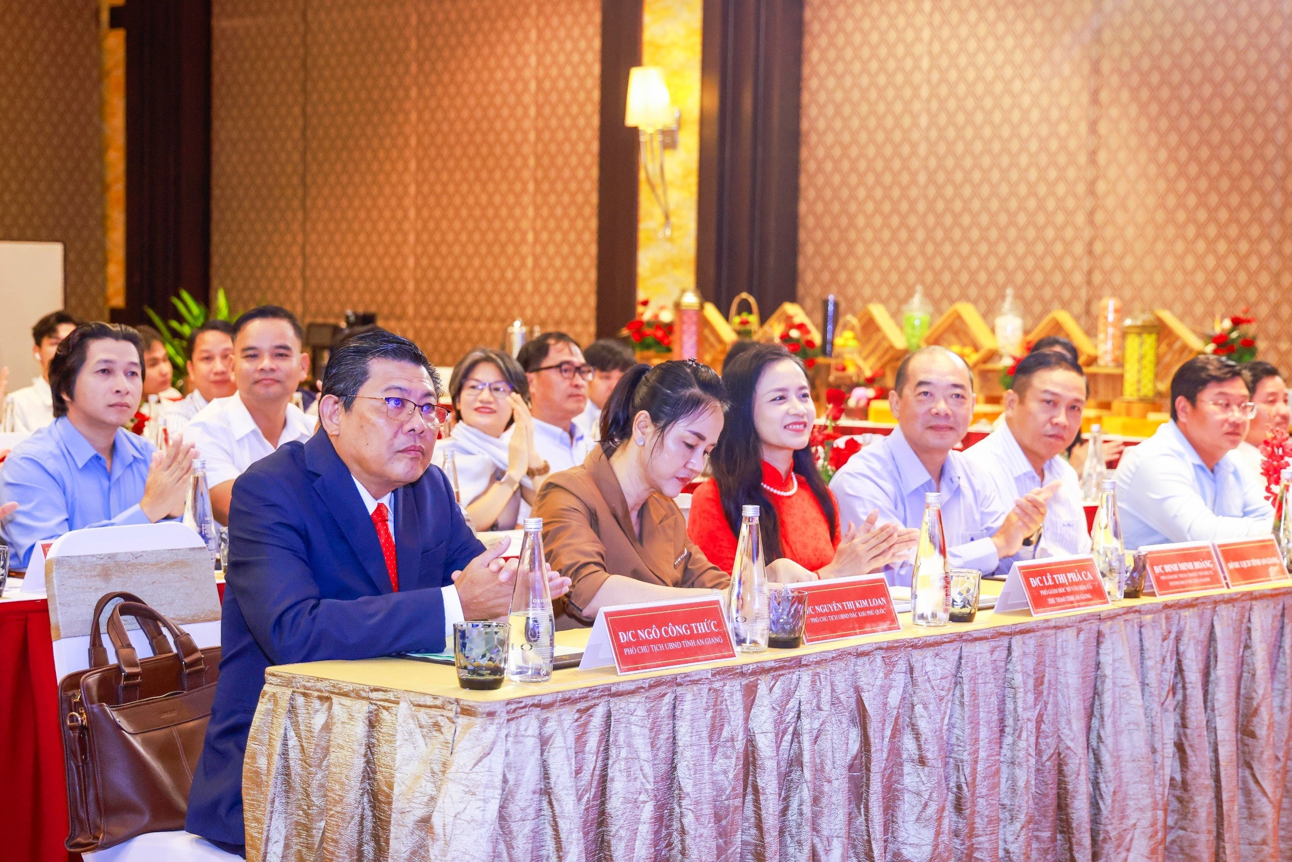 cac-dai-bieu-tham-du-hoi-thao-anh-quang-vinh-2-1782461308.jpg