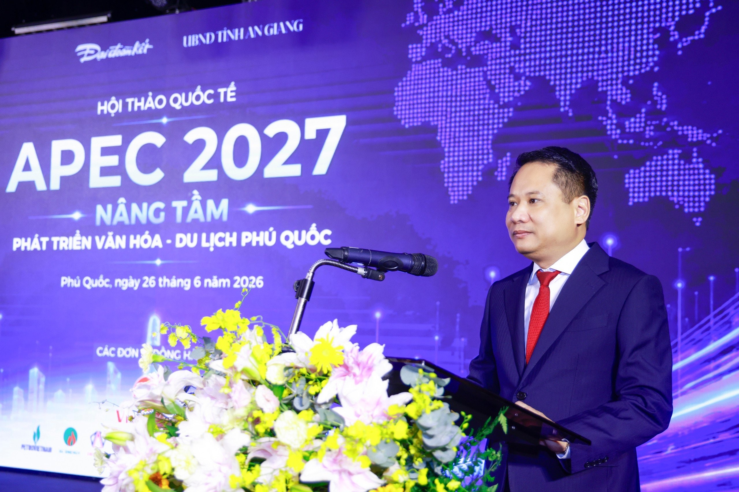 ong-truong-thanh-trung-uy-vien-uy-ban-trung-uong-mttq-viet-nam-bi-thu-dang-uy-tong-bien-tap-bao-dai-doan-ket-truong-ban-to-chuc-hoi-thao-phat-bieu-khai-mac-anh-quang-vinh-1782460551.jpg