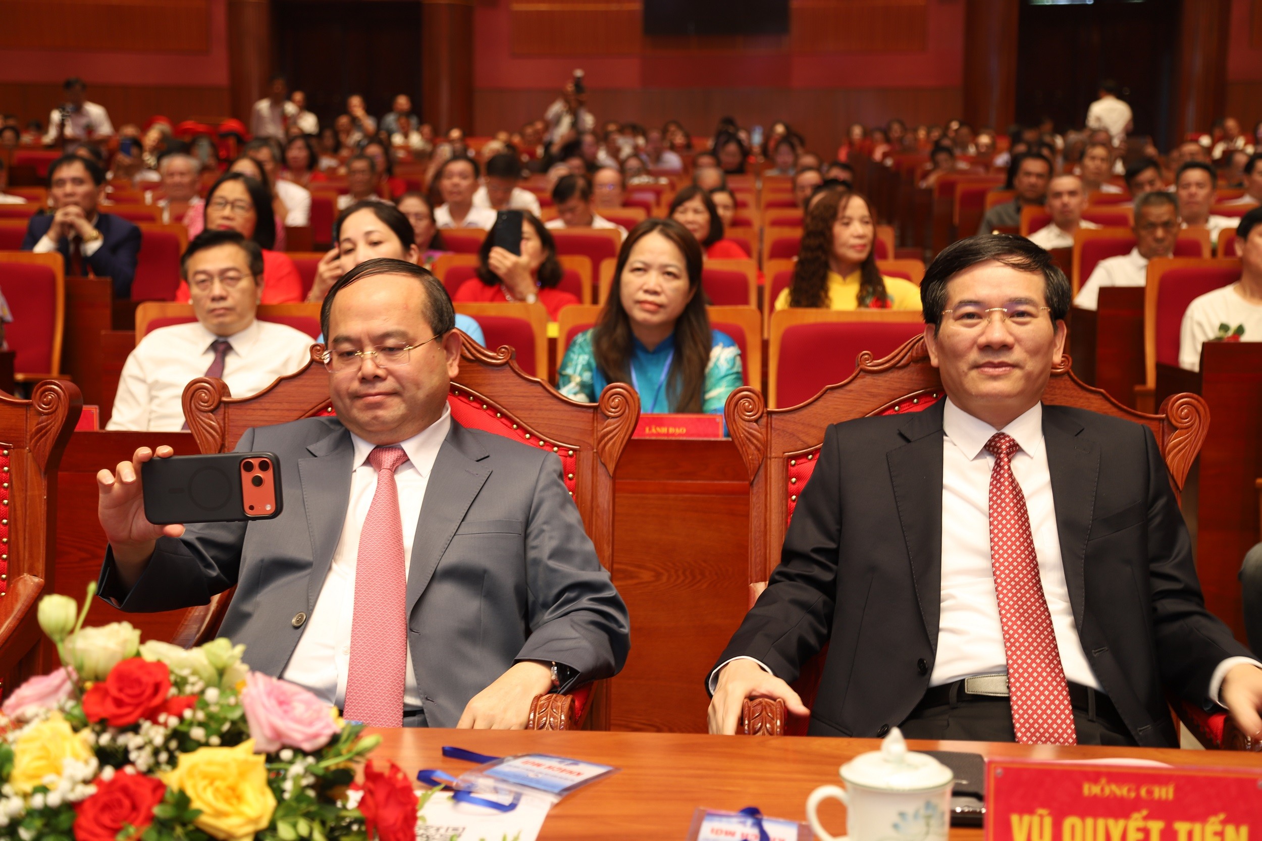 4-dai-bieu-2-1783518126 4-dai-bieu-2-1783518126.jpg