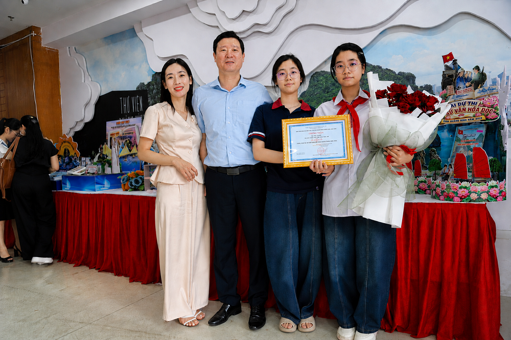 gia-dinh-anh-tien-bia-tang-2b-1786721371.png