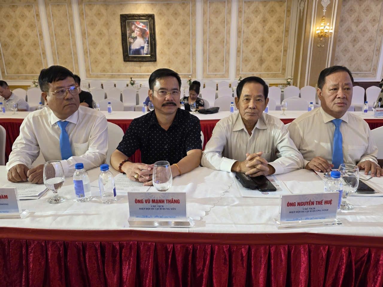 ong-hue-4-nguoi-1786888065.jpg