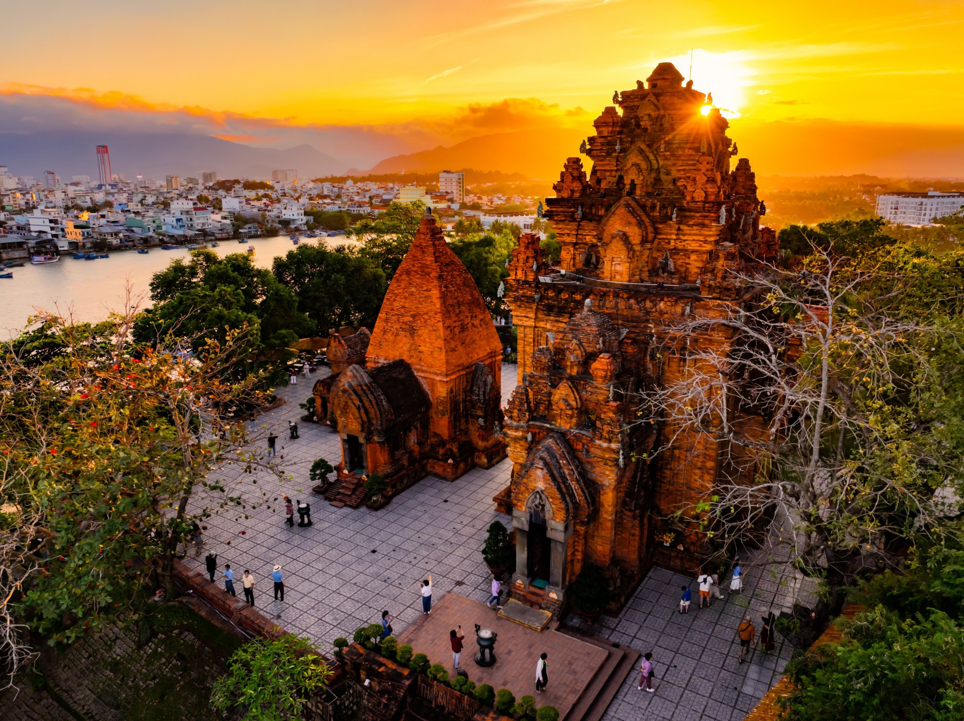 thap-ba-ponagar-anh-quoc-bao-20240407174744-1786806921-1 thap-ba-ponagar-anh-quoc-bao-20240407174744-1786806921.jpg