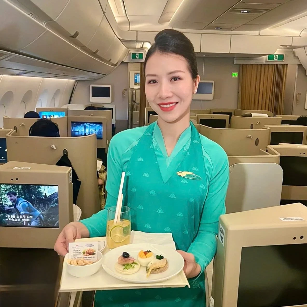 vietnam-airlines-hat-dieu-vinahe-khoang-thuong-gia-1789130787.webp