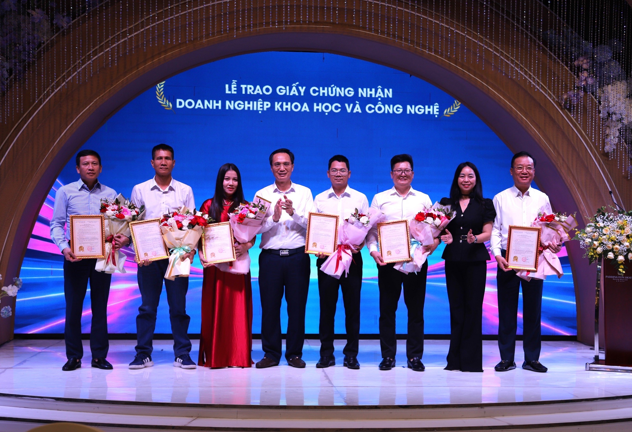 6-nguoi-duoc-vinh-danh-2b-1791634781.jpg
