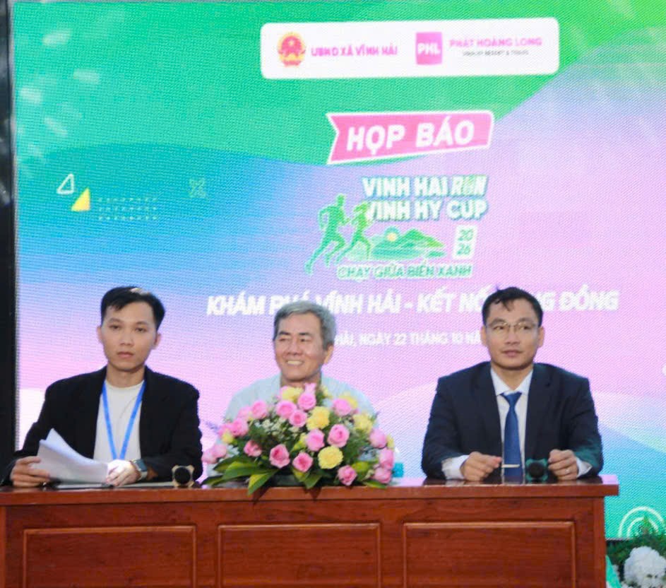 ban-to-chuc-chu-tri-buoi-hop-bao-1792664475-1 ban-to-chuc-chu-tri-buoi-hop-bao-1792664475.jpg