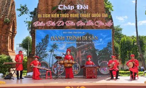 Về Tháp Đôi, nghe di sản kể chuyện