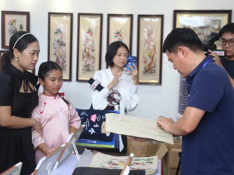 Không gian tranh Đông Hồ giới thiệu nét đẹp văn hóa Việt tại Lễ hội Văn hóa thế giới 2026