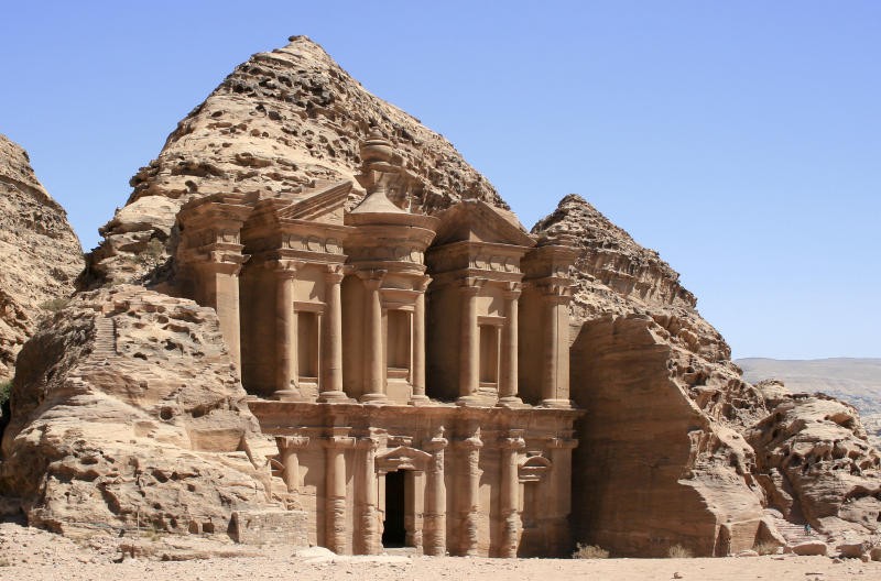 ky-quan-the-gioi-hien-dai-petra-01-1705244478-1793093617.jpg