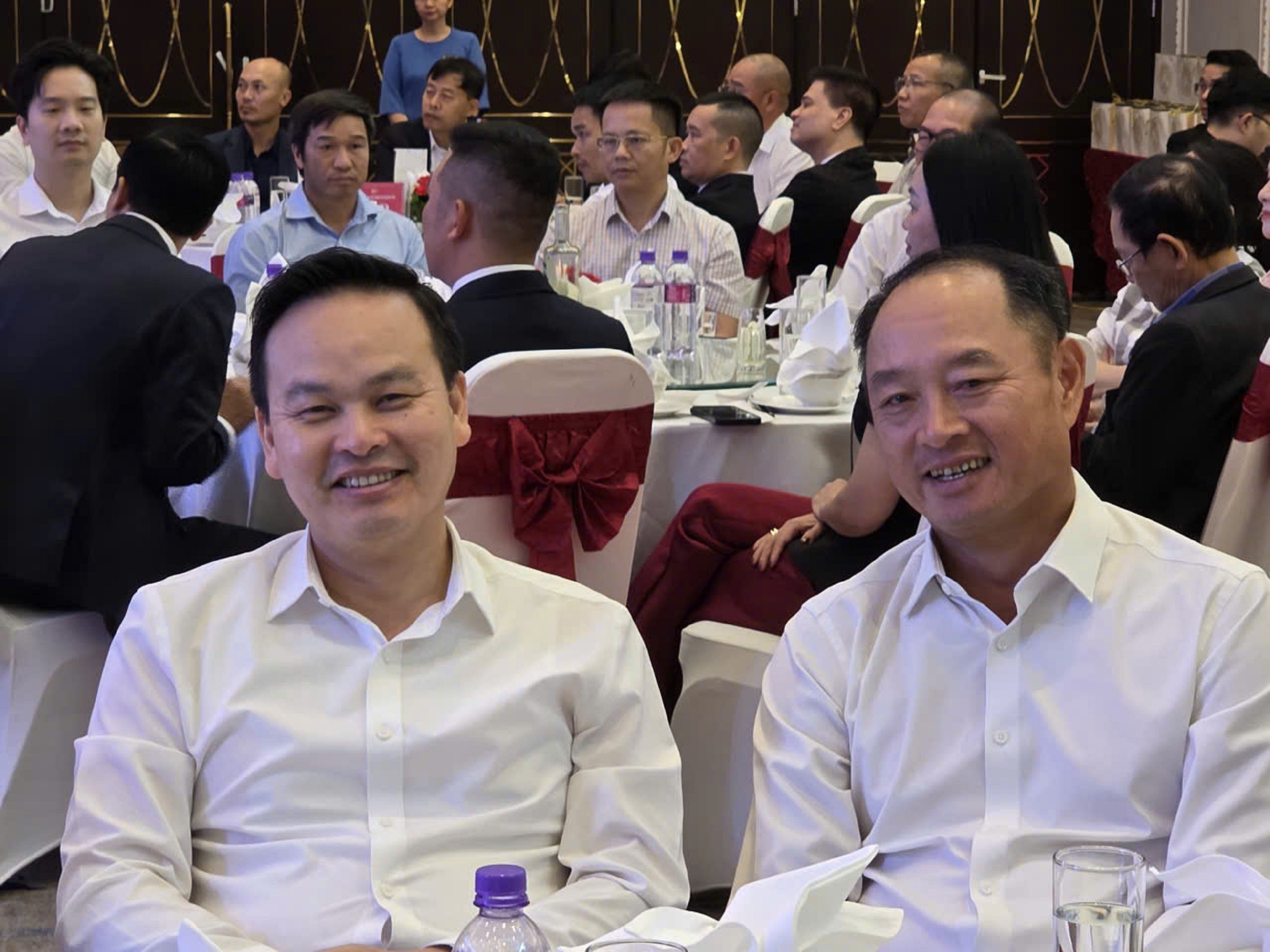 lanh-dao-2a-1791430276 lanh-dao-2a-1791430276.jpg