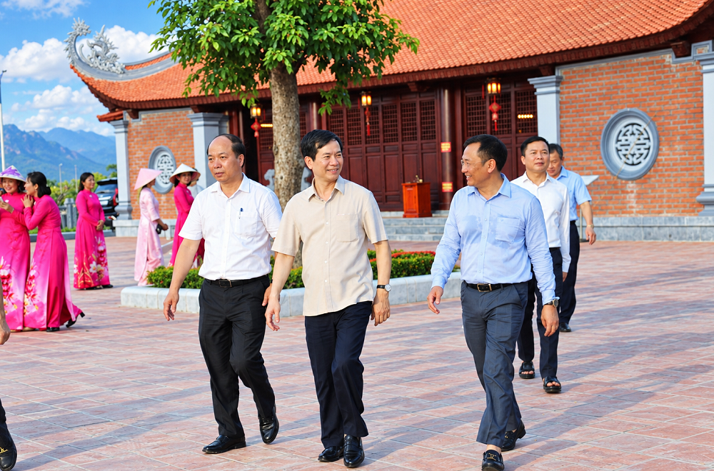 ong-tien-tinh-uy2b-1790956332 ong-tien-tinh-uy2b-1790956332.png