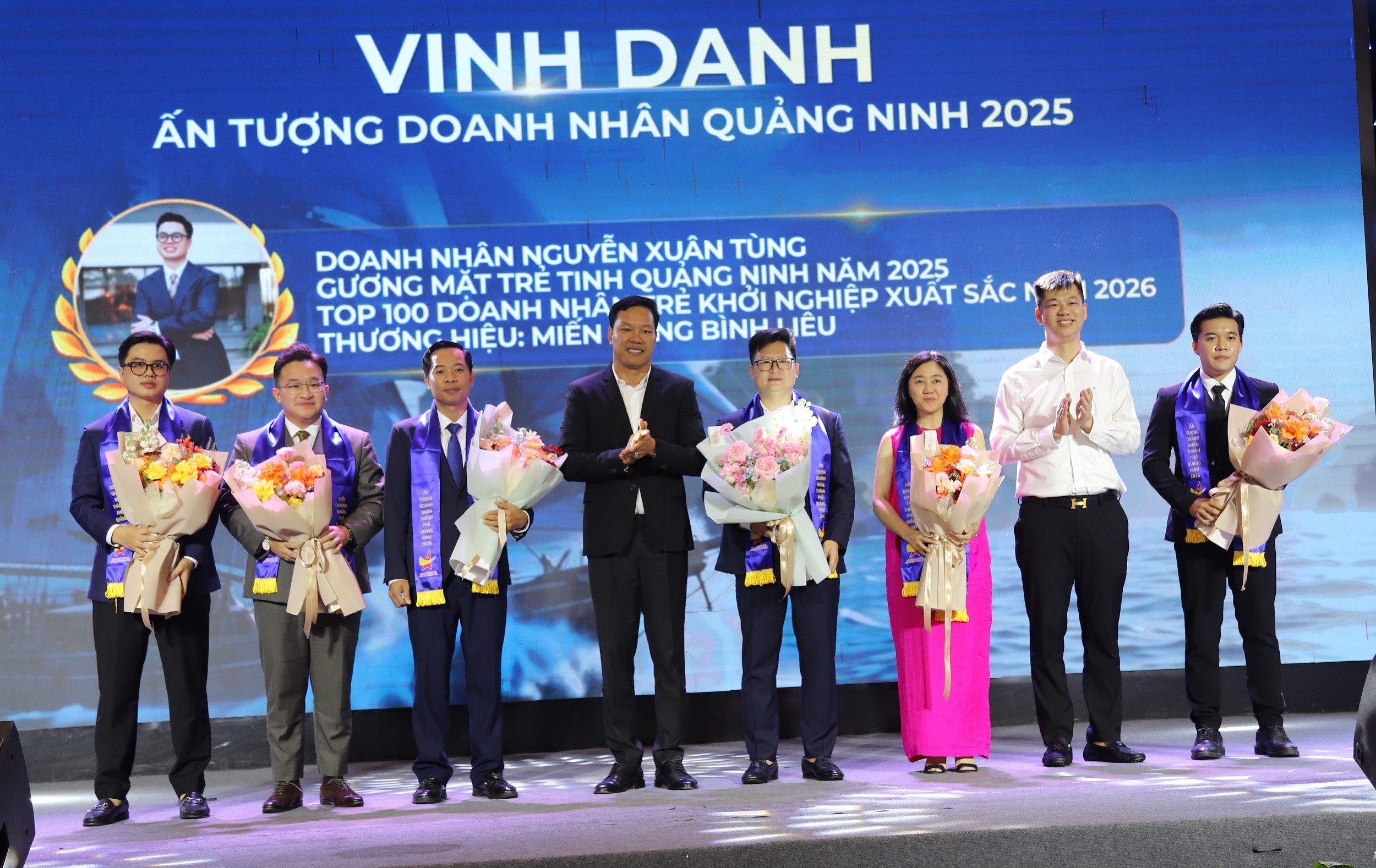 vinh-danh-1791430135 vinh-danh-1791430135.jpg